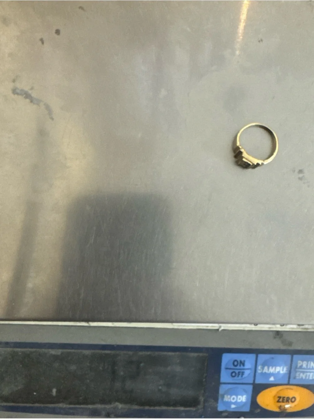 Beautiful 10K Yellow Gold Baby/Child Ring in new condition. Classic small gold r